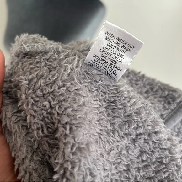 Cozy Gray Sherpa Vest - Picture 6 of 6